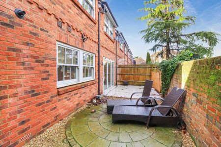 3 bedroom terraced house to rent - Photo 3