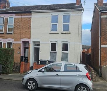 3 bedroom end of terrace house to rent - Photo 1