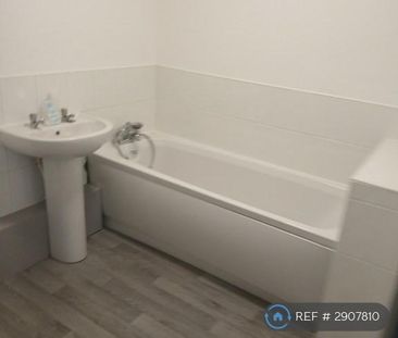 3 bedroom end of terrace house to rent - Photo 2