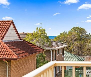 Spacious Apartment with Ocean Views in Prime City Fringe Location - Photo 2