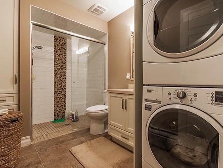 Beautiful Private West Facing 2 Bedroom /1 Bathroom Suite - Photo 5