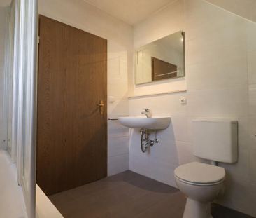 Helle Dachwohnung mit Tageslichtbad und Einbauküche - Foto 6