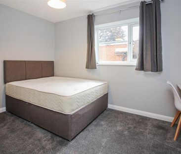 6 bedroom semi-detached house to rent - Photo 6