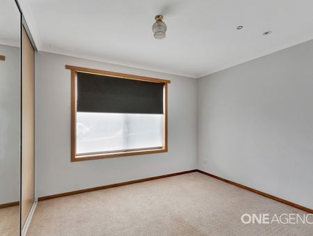 Well Maintained Large Family Home! - Photo 5