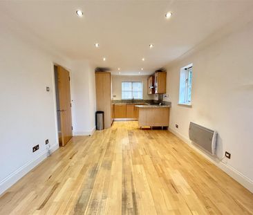 2 Bedroom Flat - Purpose Built To Let - Photo 6