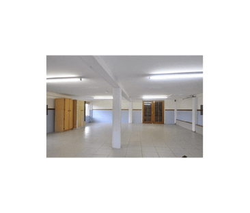 Spacious Family Home - Photo 5