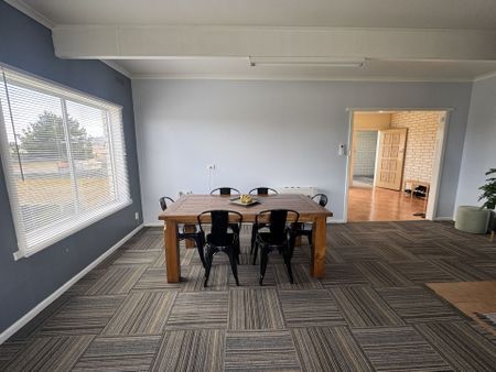 Spacious apartment in the town centre! - Photo 2