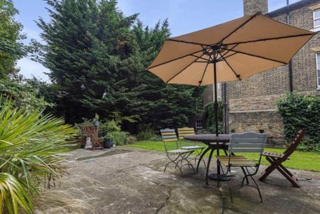 Guide Price £1,700 pcm - Available Now - Unfurnished - Photo 3