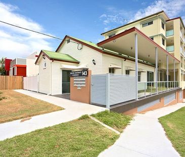 Contemporary Apartment - Secure Access - Photo 3