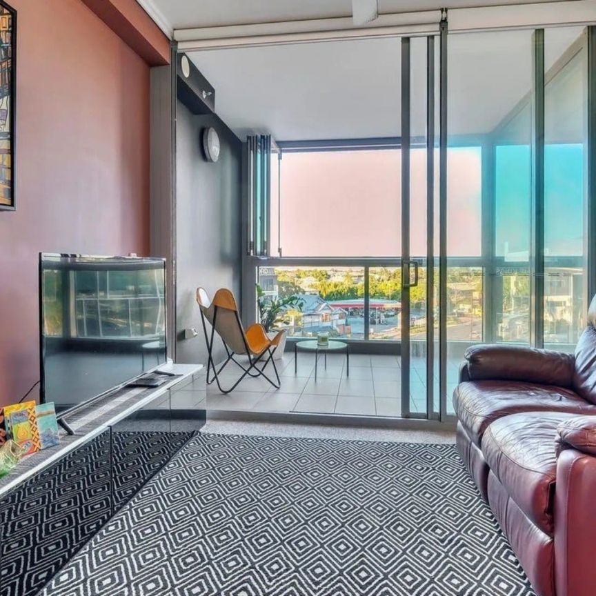 Luxury Riverside Living at Riverside Residences - Photo 1