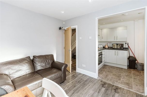 5 bedroom end of terrace house to rent - Photo 1