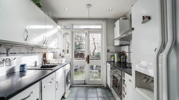 Southborough Road – Room 3 - Photo 1