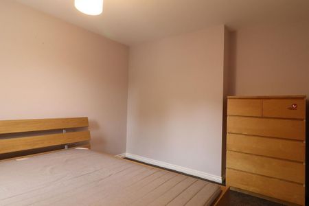 3 bedroom detached house to rent - Photo 2