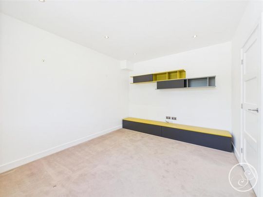 4 bedroom detached house to rent - Photo 1