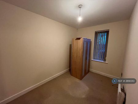 2 bedroom flat to rent - Photo 4