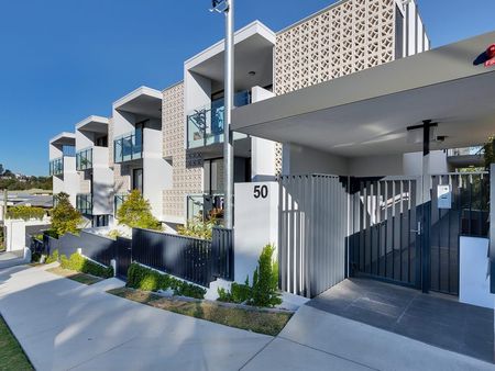 Modern Apartment with Spacious Balcony - Photo 4