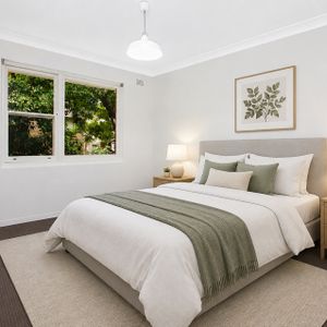 Stunning 2 Bedroom Apartment in Quiet Security Block - Photo 2
