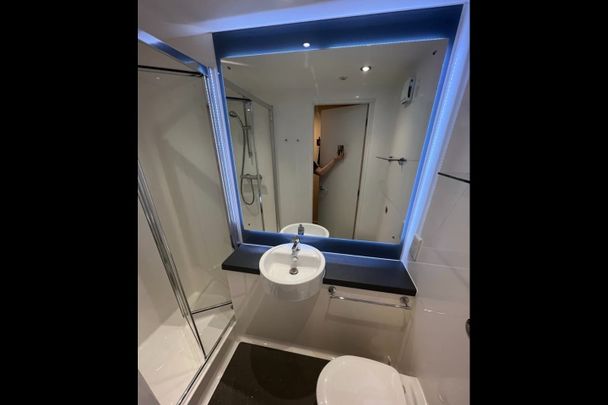 Room in a Shared Flat, Canvas Walthamstow, E17 - Photo 1