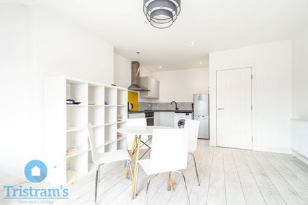 3 bed Flat for Rent - Photo 2