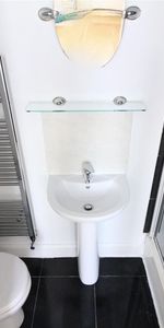 Wood Lane, Isleworth - Photo 3