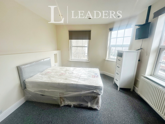 1 bedroom in a house share to rent - Photo 1