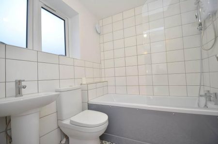 3 bedroom end of terrace house to rent - Photo 5