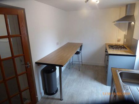 2 bedroom end of terrace house to rent - Photo 5