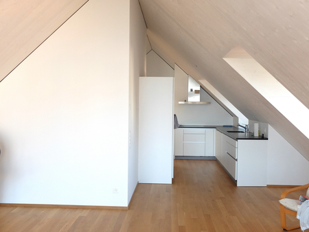 Stilvolle Dachwohnung in bester Wohnlage von Arlesheim - Foto 2