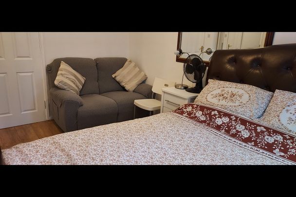 Room in a Shared Flat, Collinson Street, SE1 - Photo 1