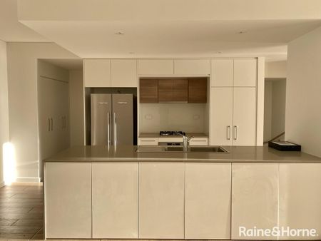 Conveniently Located Townhouse - Photo 5