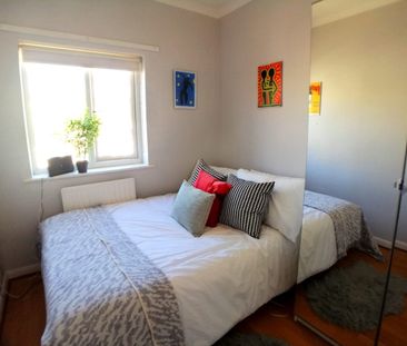 6 Bed Terraced House, Oban Street, E14 - Photo 1