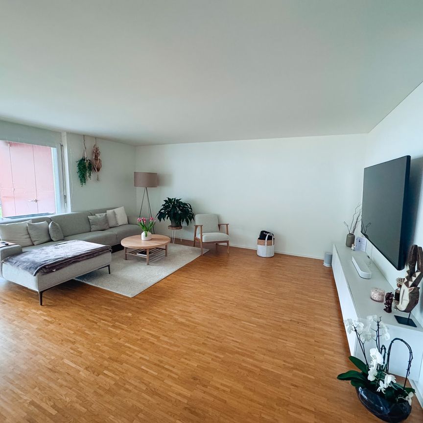 BEFRISTET: 01.12.26 - 31.03.27; Möblierte 3.5-Zimmerwohnung in Kriens mit Balkon & Bergsicht - Foto 1