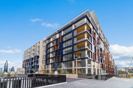 Modern One-Bedroom Apartment with Water Views in Ryde - Photo 2