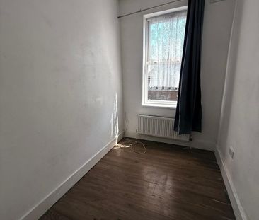 2 Bed Flat, High Road, IG1 - Photo 5