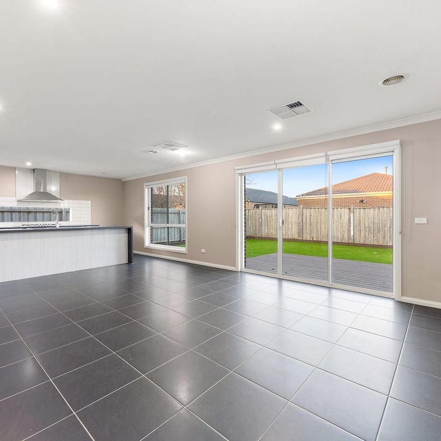 Charming Family Home in Alamanda K-9 College School Zone - Photo 1