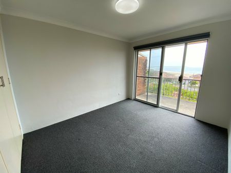 SPACIOUS TOWNHOUSE-STYLE UNIT - Photo 2