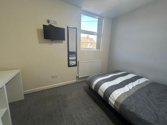 5 bedroom terraced house to rent - Photo 1