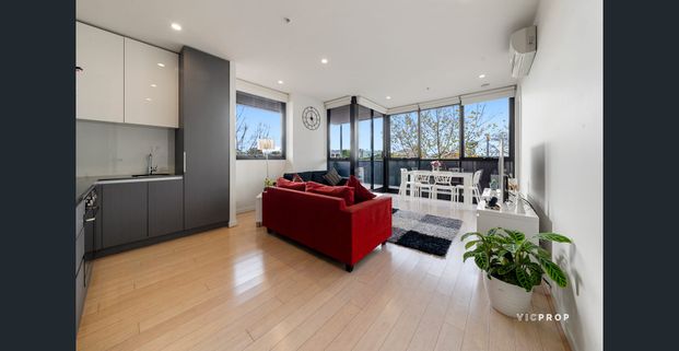 Unbeatable Central Location - Photo 1