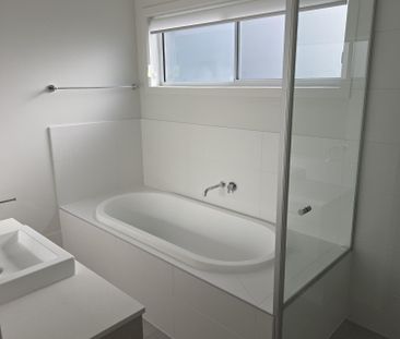 Near New 4 Bedroom Home - Photo 4