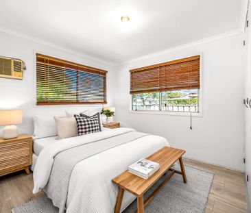 Charming Freestanding 2 Bedroom Home! - Photo 3