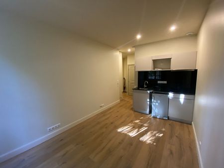 Location Appartement 1 pièce 23m² - Photo 2