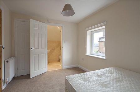 2 Highfields, Huddersfield, HD1 - Photo 2