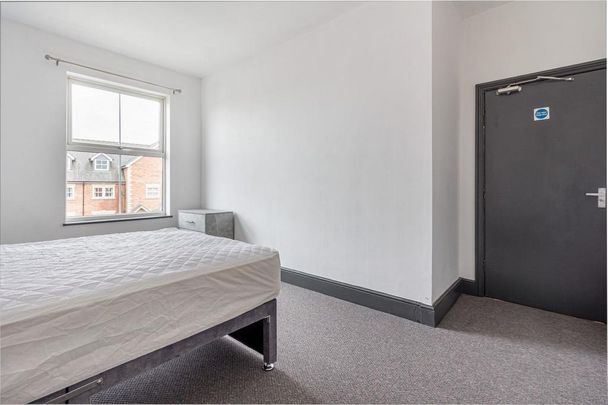 1 bedroom in a house share to rent - Photo 1