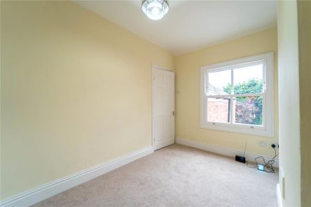 2 bedroom end of terrace house to rent - Photo 4