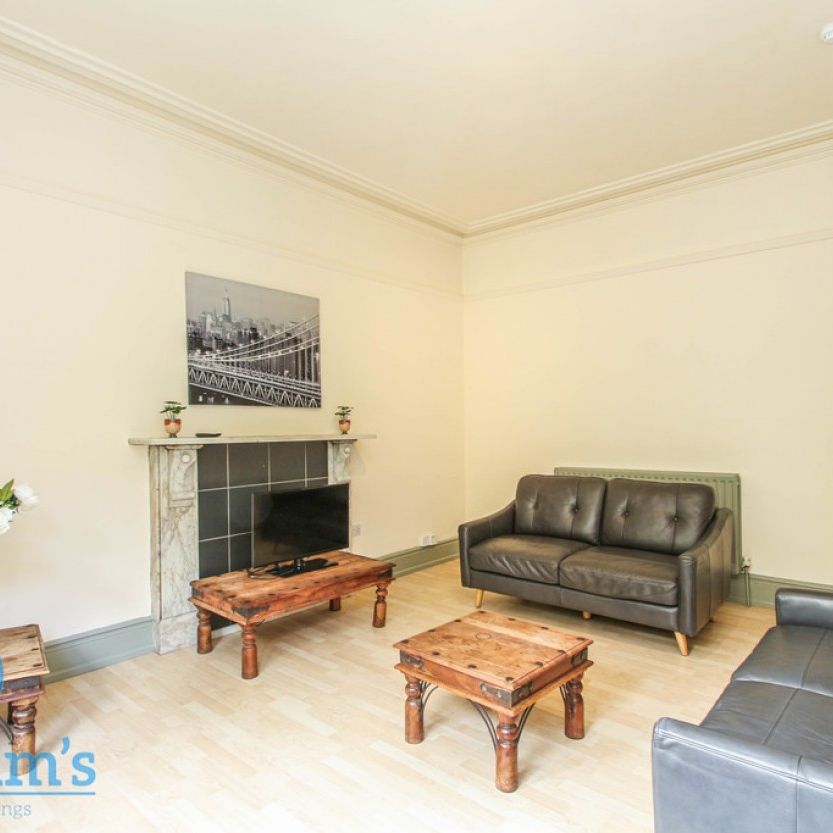 7 bed Flat for Rent - Photo 1