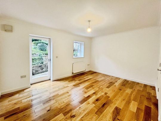 5 bedroom townhouse to rent - Photo 1