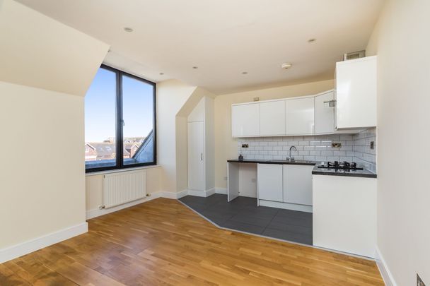 Albert Road, Beulah Court 15-19 Albert Road, RH6 - Photo 1