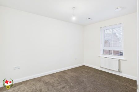 New Orchard Avenue, Winnycroft, Gloucester - Photo 2