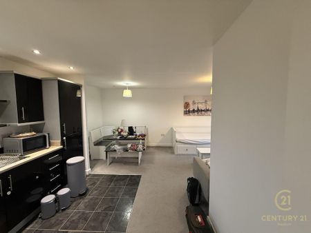 2 bedroom flat to rent - Photo 4