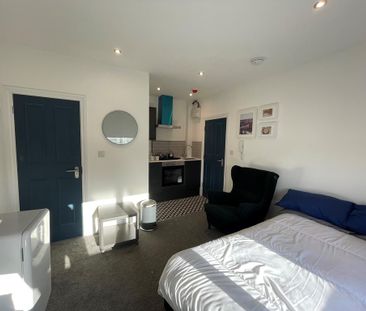 Studio to rent - Photo 2
